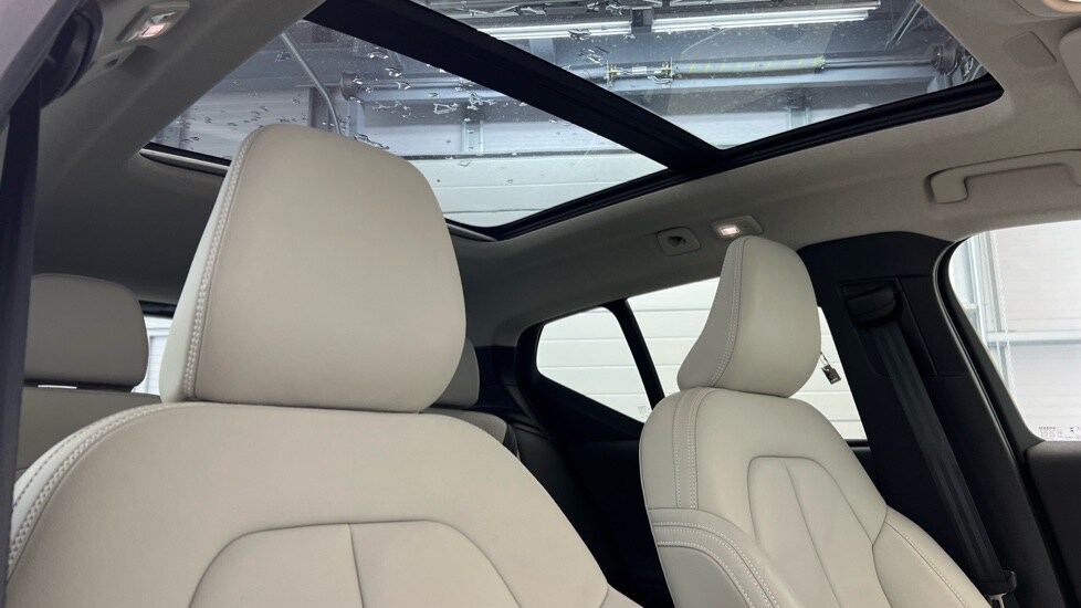 Used Volvo XC40 2025 for sale - 77673840: Photo 31