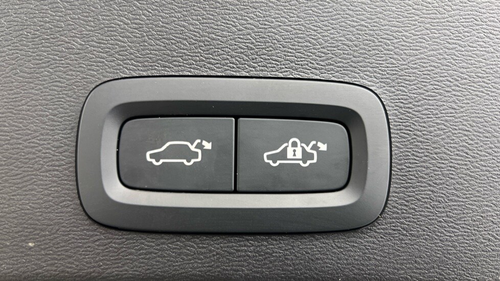 Used Volvo XC40 2025 for sale - 77673840: Photo 35