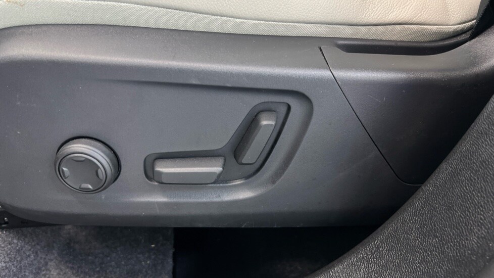 Used Volvo XC40 2025 for sale - 77673840: Photo 40