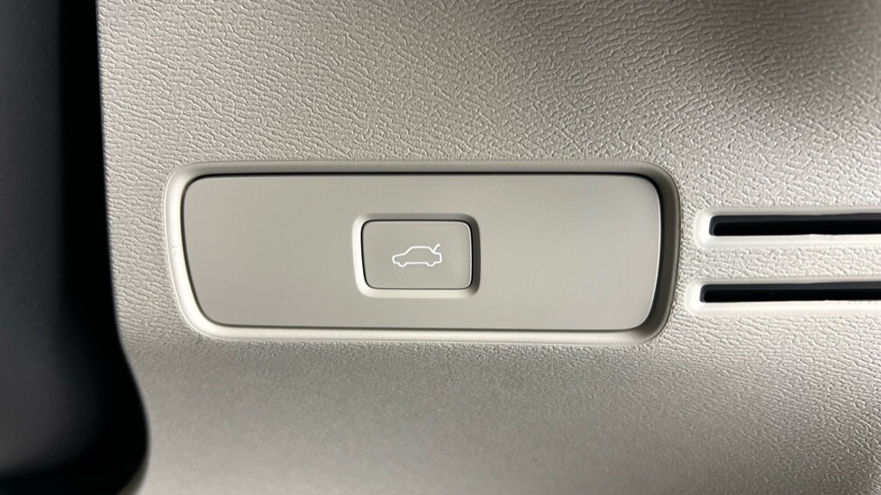 Used Volvo XC40 2025 for sale - 77673840: Photo 65