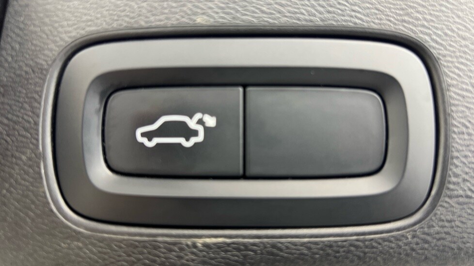 Used Volvo XC60 2022 for sale - 77333183: Photo 35