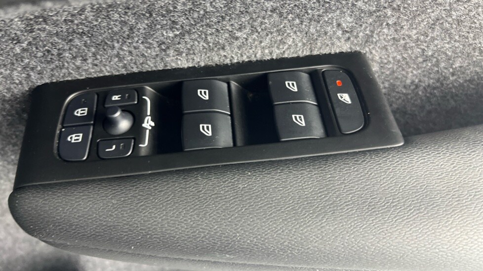 Used Volvo XC40 2021 for sale - 78088588: Photo 24