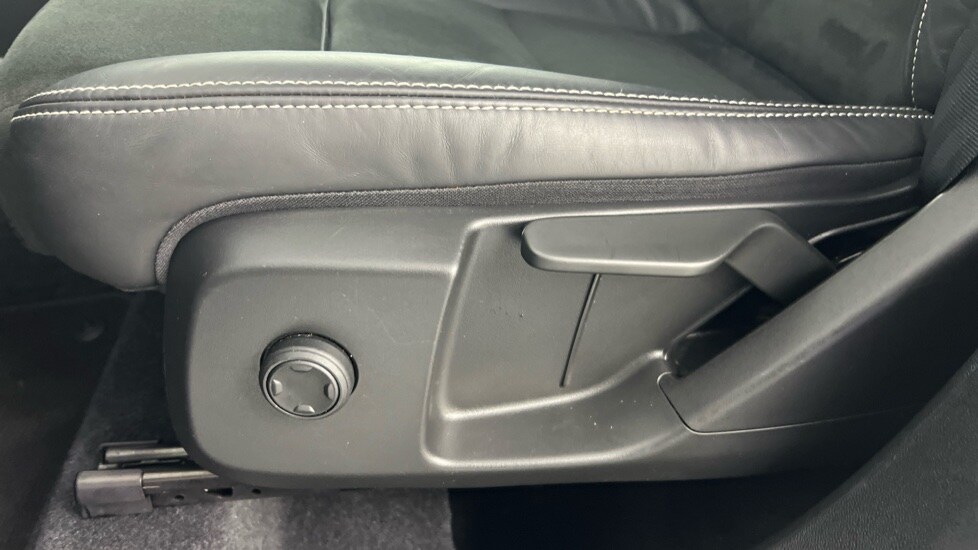 Used Volvo XC40 2021 for sale - 78088588: Photo 40