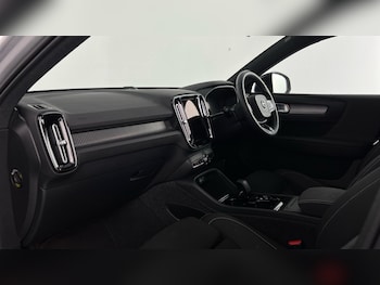 Used Volvo XC40 2024 for sale - 78356473: Photo