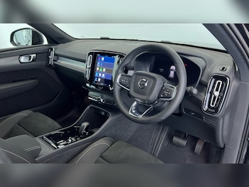 Used Volvo XC40 2025 for sale - 76738132: Photo