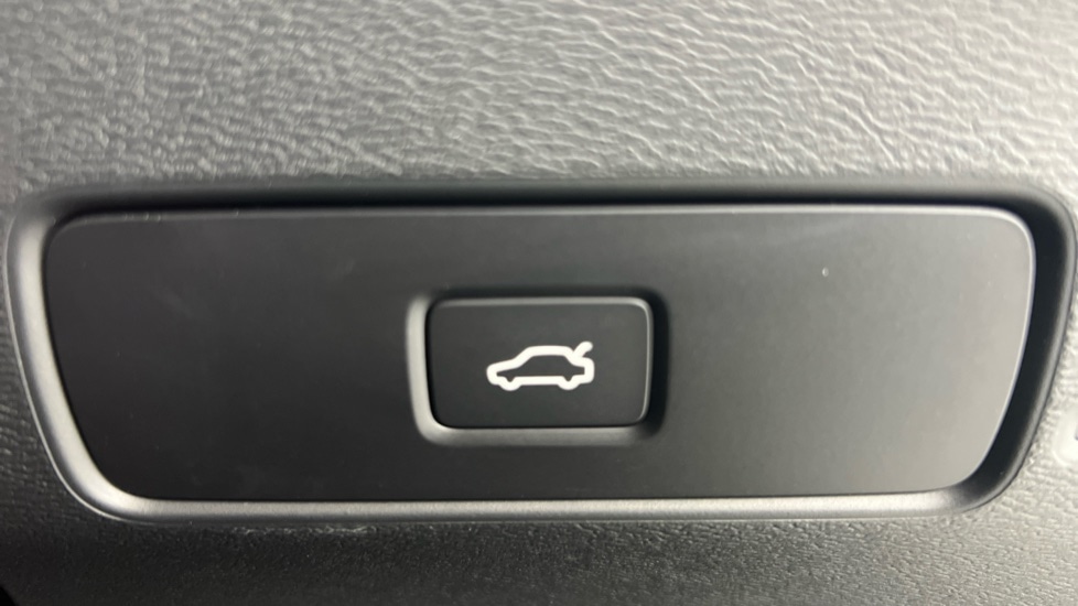 Used Volvo XC40 2024 for sale - 77994999: Photo 63