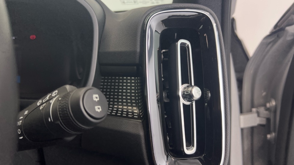 Used Volvo XC40 2024 for sale - 77994999: Photo 64