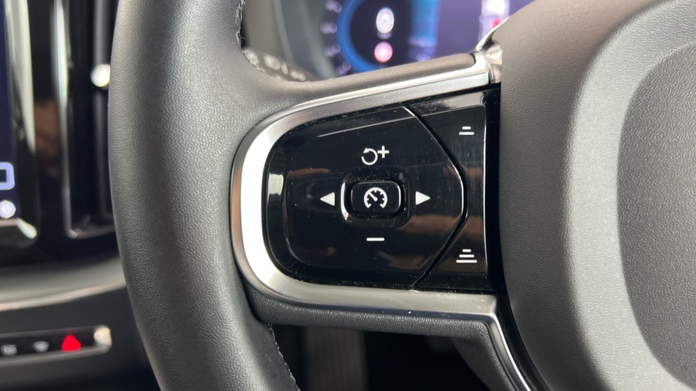 Used Volvo XC60 2023 for sale - 76942902: Photo 21