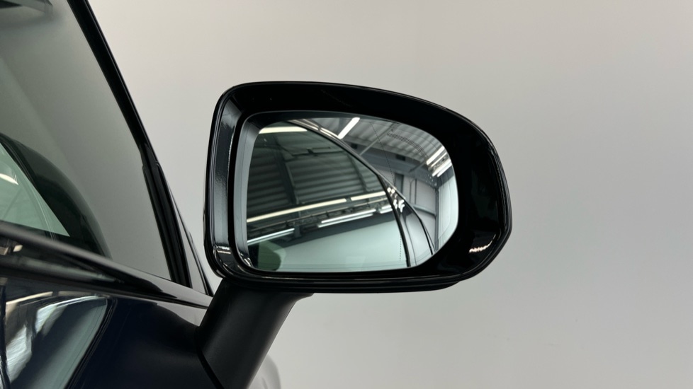 Used Volvo XC60 2023 for sale - 76942902: Photo 32