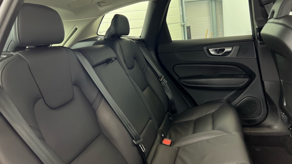 Used Volvo XC60 2023 for sale - 76942902: Photo 6