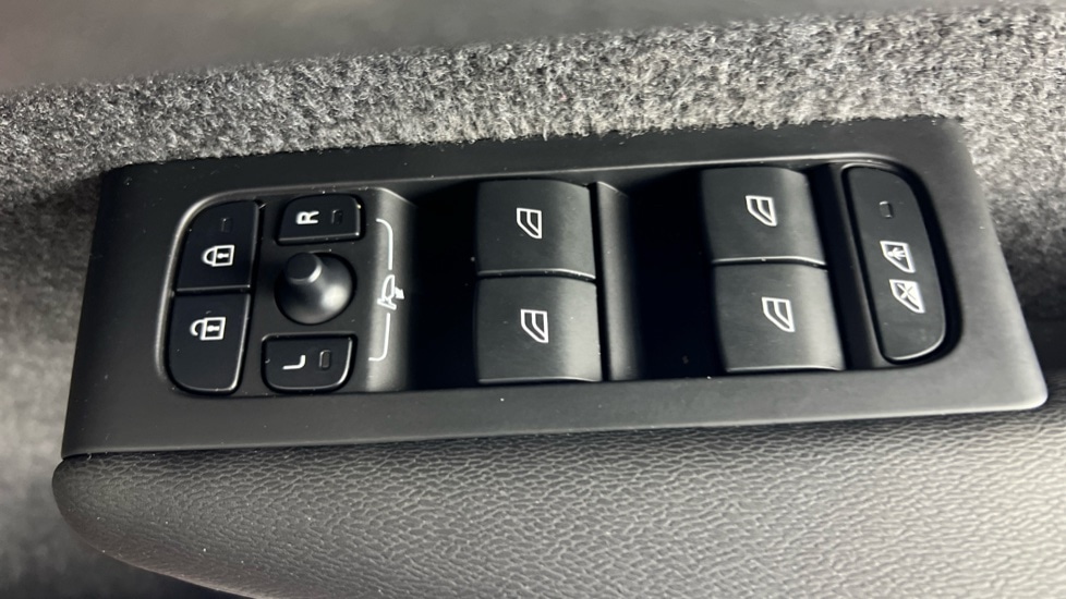 Used Volvo XC40 2022 for sale - 77971799: Photo 24