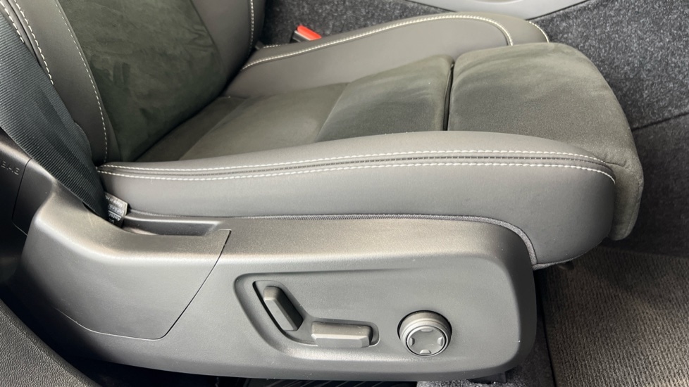 Used Volvo XC40 2024 for sale - 77261532: Photo 30