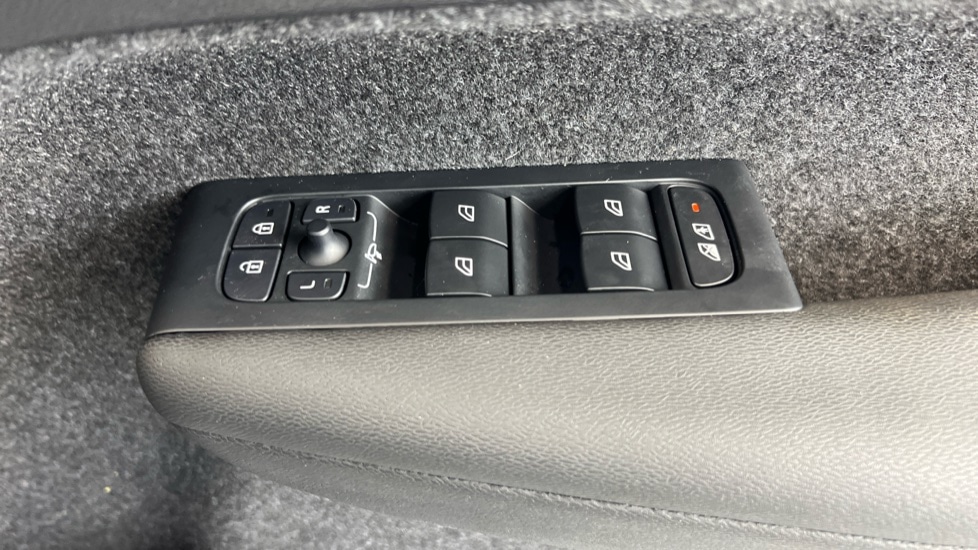 Used Volvo XC40 2023 for sale - 77483048: Photo 23