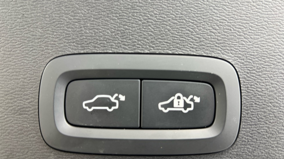 Used Volvo XC40 2023 for sale - 77483048: Photo 34