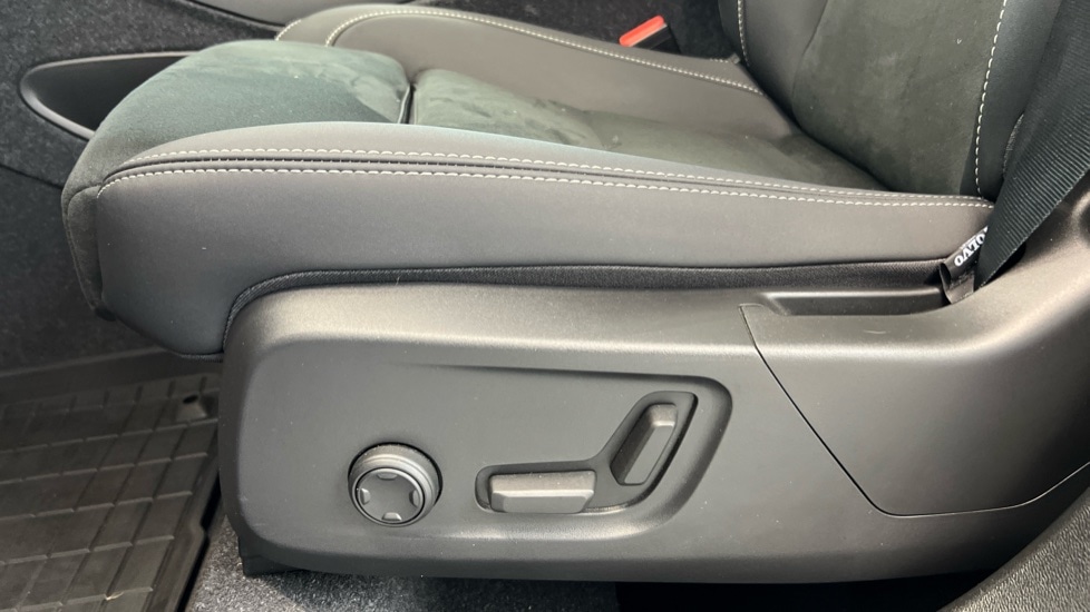 Used Volvo XC40 2023 for sale - 77483048: Photo 37