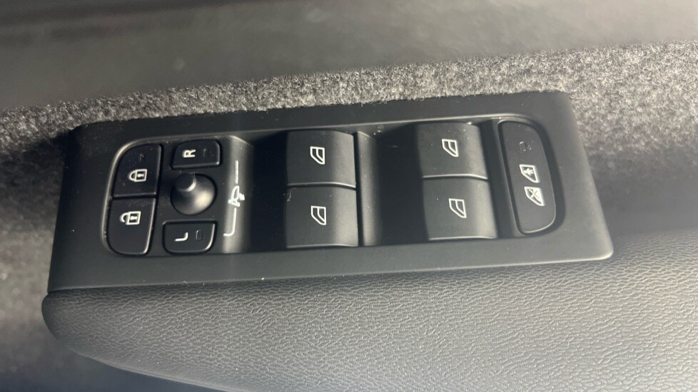 Used Volvo XC40 2023 for sale - 78049744: Photo 24