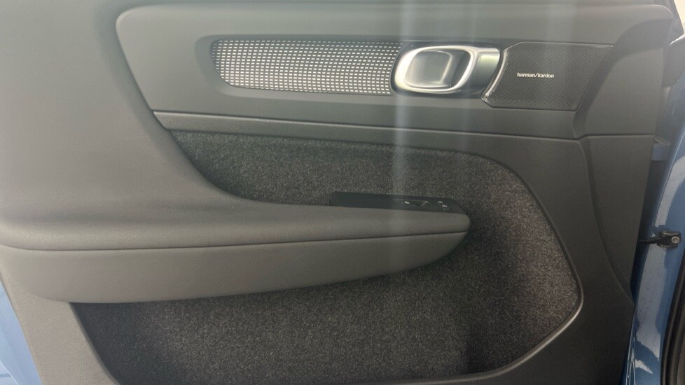 Used Volvo XC40 2023 for sale - 78049744: Photo 40