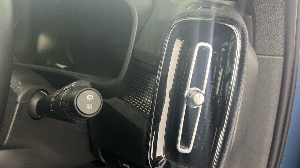 Used Volvo XC40 2023 for sale - 78049744: Photo 61