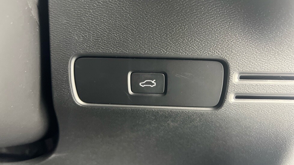 Used Volvo XC40 2023 for sale - 78049744: Photo 62