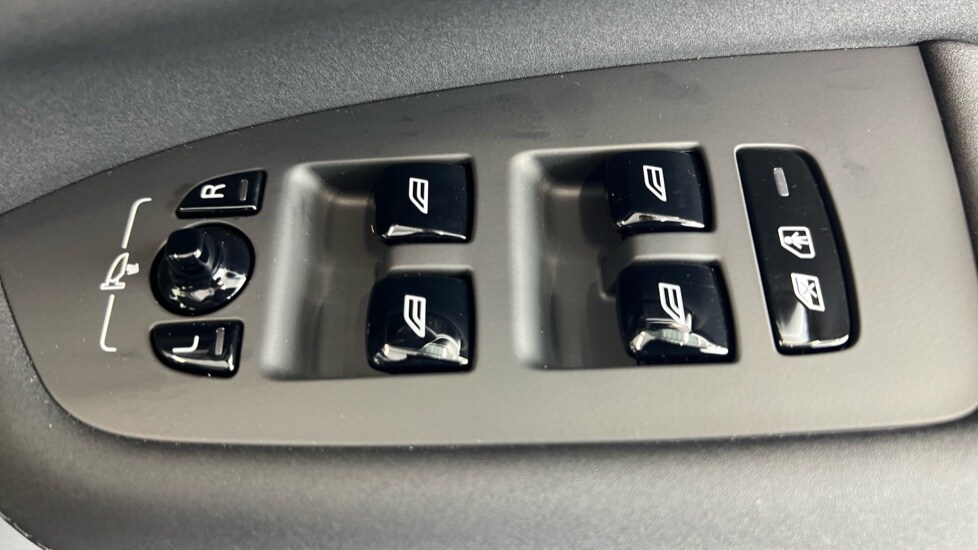 Used Volvo XC90 2025 for sale - 77885304: Photo 24