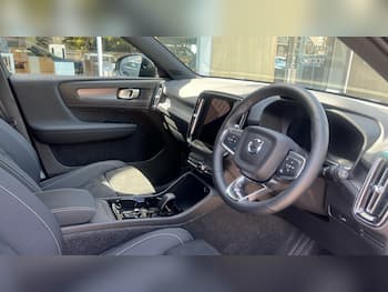 Used Volvo XC40 2025 for sale - 79670303: Photo