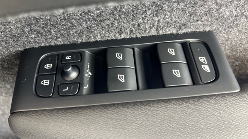 Used Volvo XC40 2024 for sale - 76074618: Photo 24