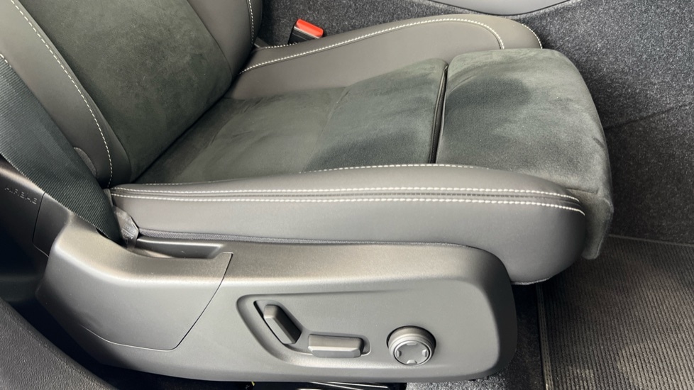Used Volvo XC40 2024 for sale - 76074618: Photo 30