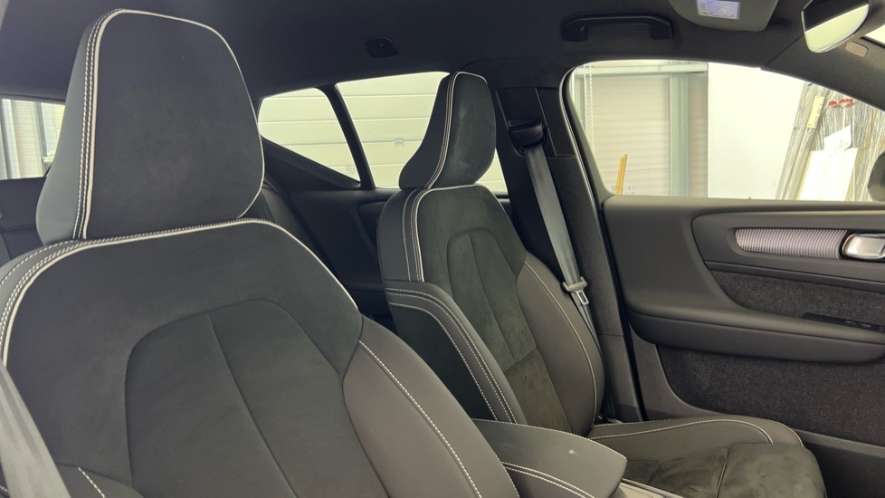 Used Volvo XC40 2024 for sale - 76074618: Photo 31