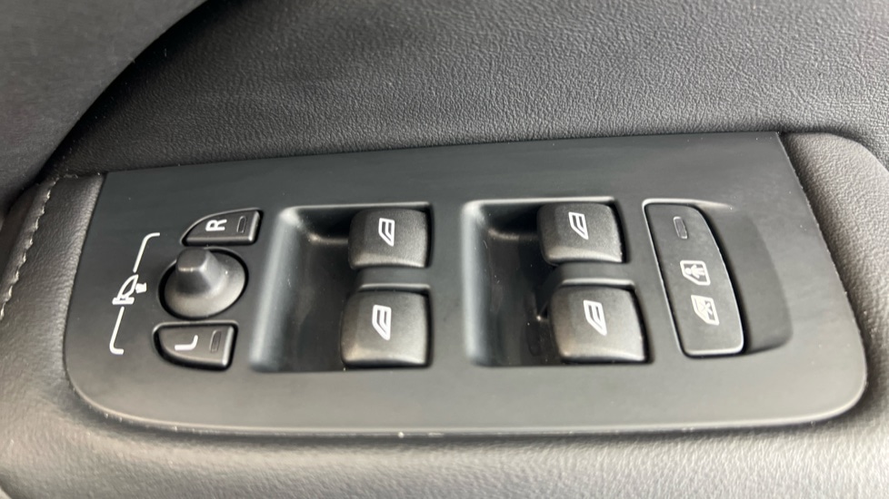 Used Volvo V60 2025 for sale - 77690767: Photo 23