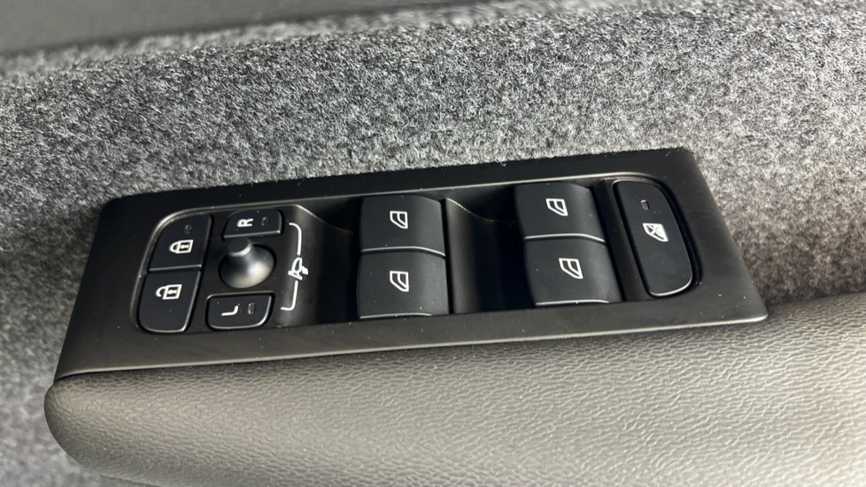 Used Volvo XC40 2021 for sale - 76390055: Photo 24