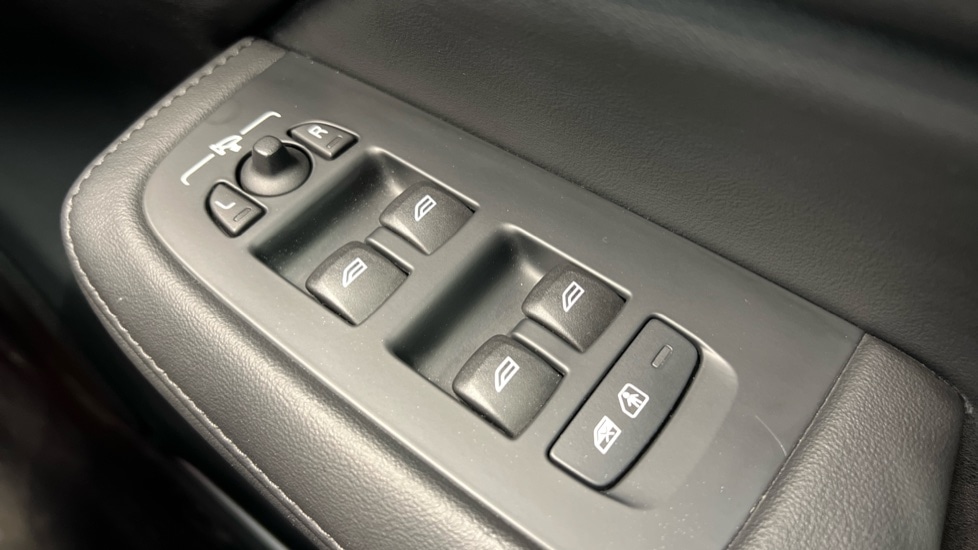 Used Volvo V60 2025 for sale - 77532011: Photo 24