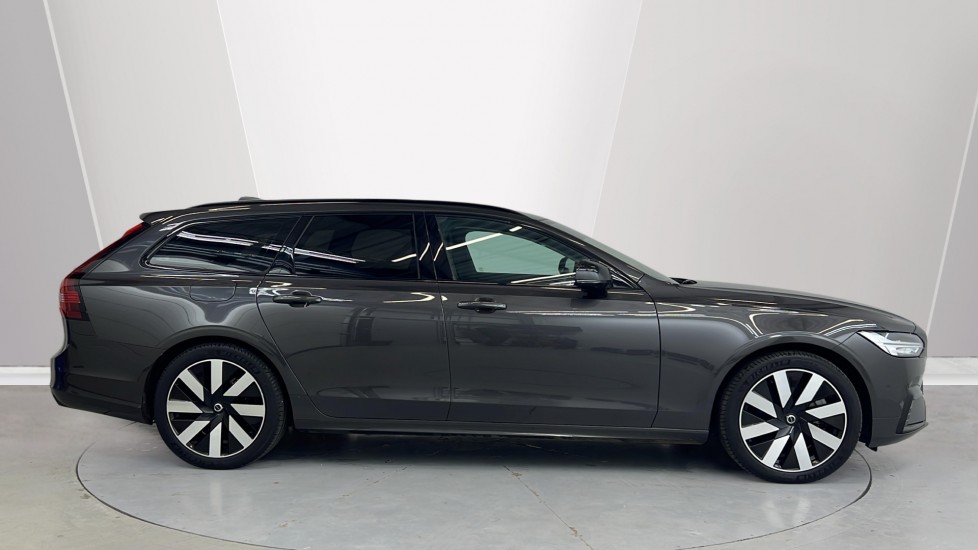 Used Volvo V90 2025 for sale - 78022213: Photo 3