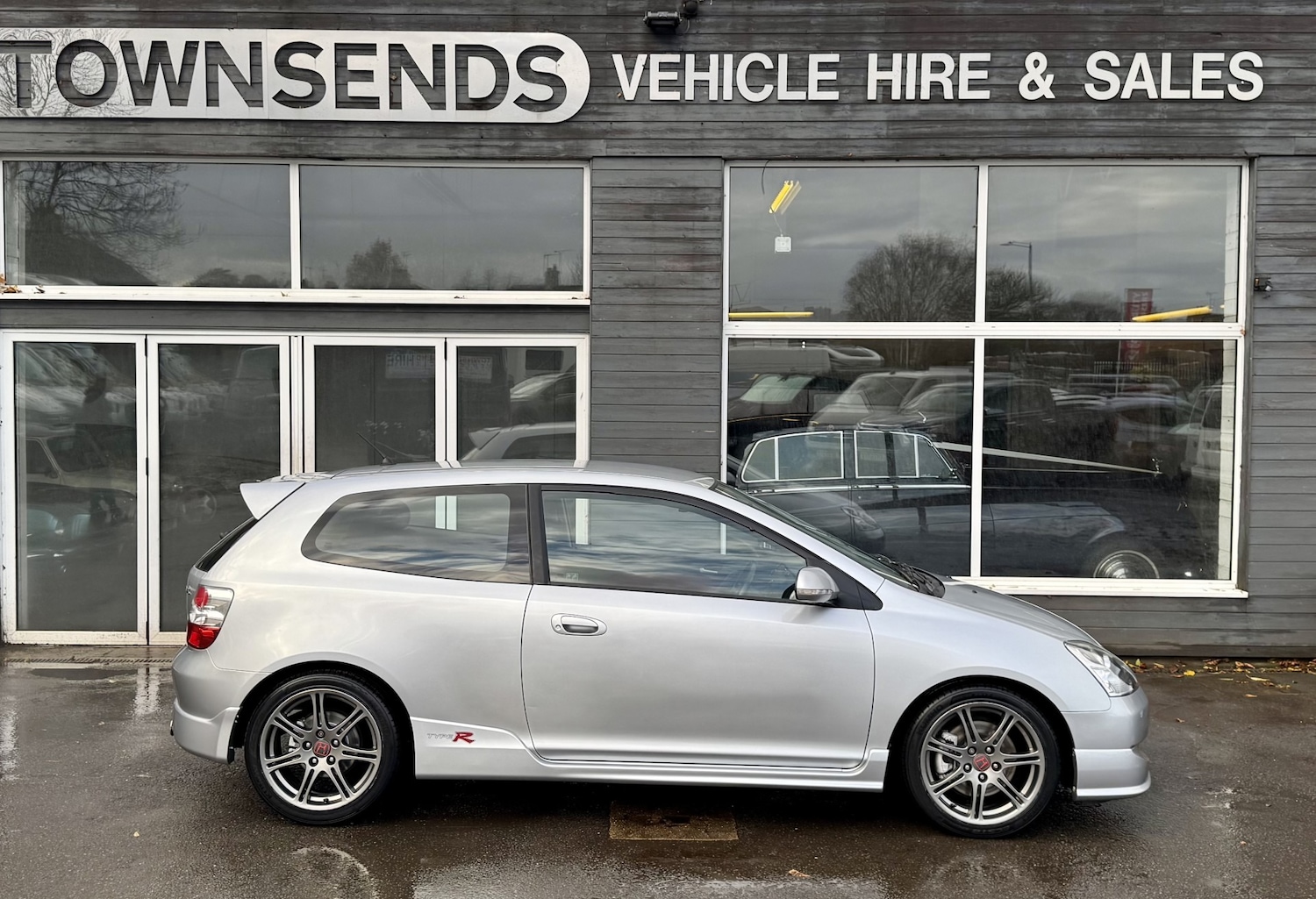 Used Honda Civic 2004 for sale - 76555519: Photo 2