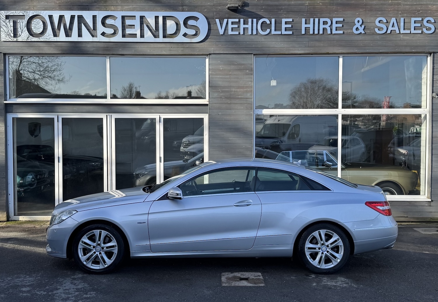 Used Mercedes-Benz E Class 2010 for sale - 77311455: Photo 3