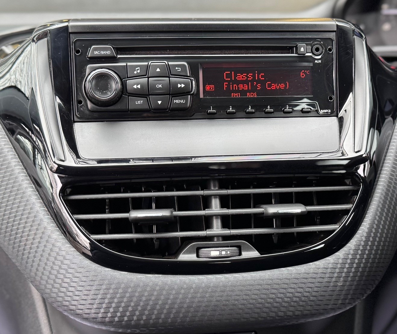 Used Peugeot 208 2015 for sale - 77148541: Photo 10