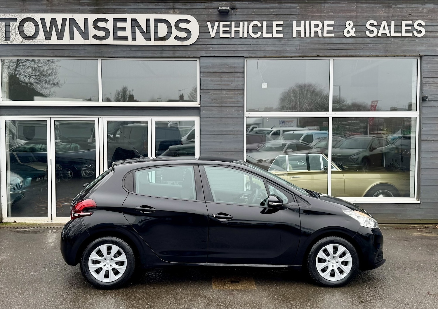 Used Peugeot 208 2015 for sale - 77148541: Photo 2