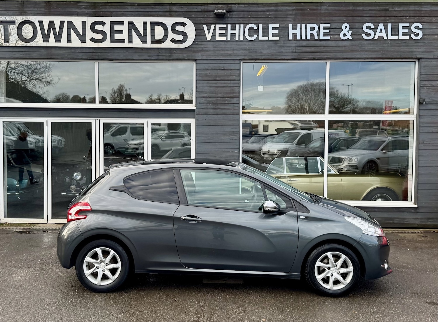 Used Peugeot 208 2014 for sale - 76835038: Photo 2