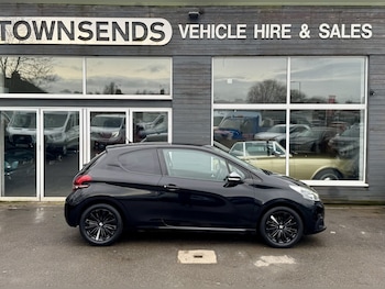 Used Peugeot 208 2017 for sale - 77617880: Photo
