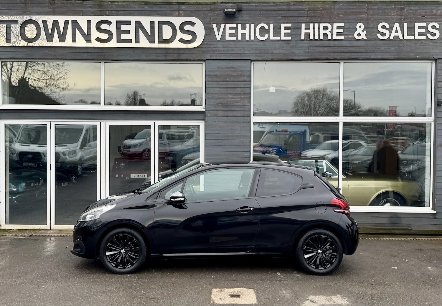 Used Peugeot 208 2017 for sale - 77617880: Photo 3