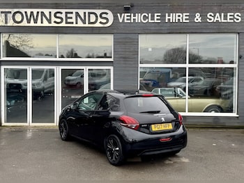 Used Peugeot 208 2017 for sale - 77617880: Photo