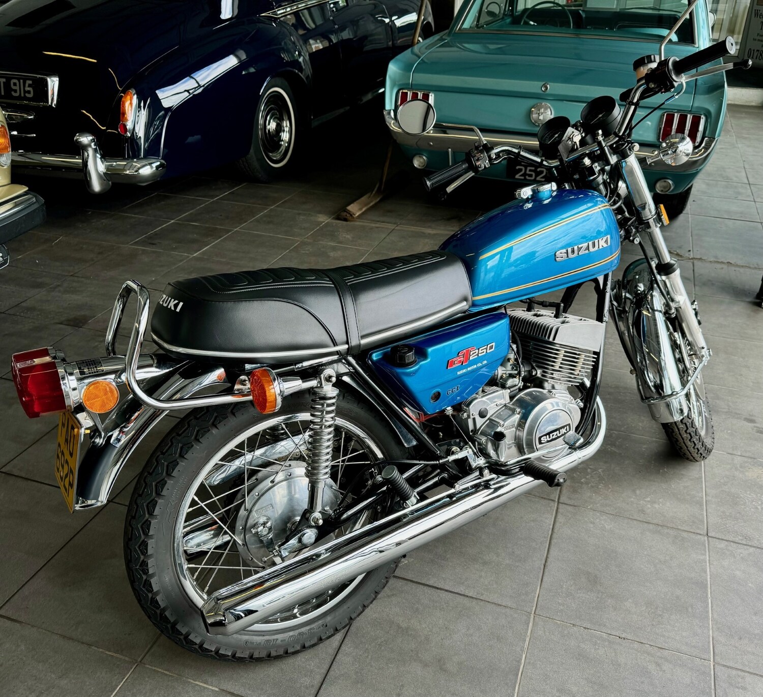 Suzuki GT250