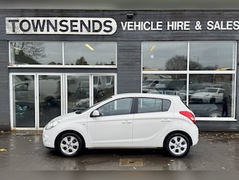 Used Hyundai i20 2012 for sale - 76542541: Photo