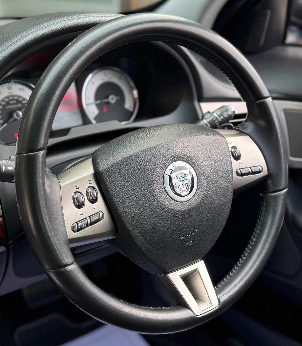 Used Jaguar XF 2010 for sale - 76102592: Photo 11