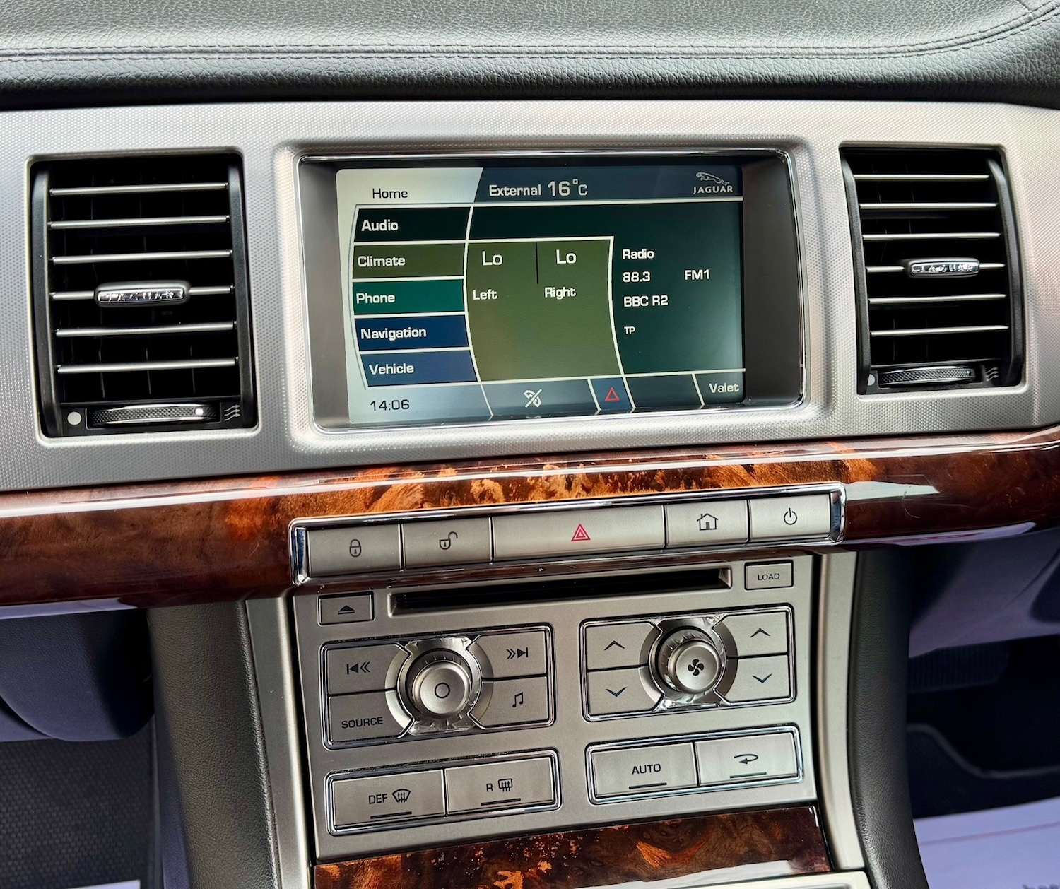 Used Jaguar XF 2010 for sale - 76102592: Photo 9