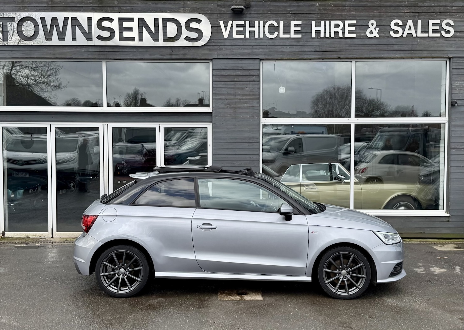 Used Audi A1 2015 for sale - 77639235: Photo 2