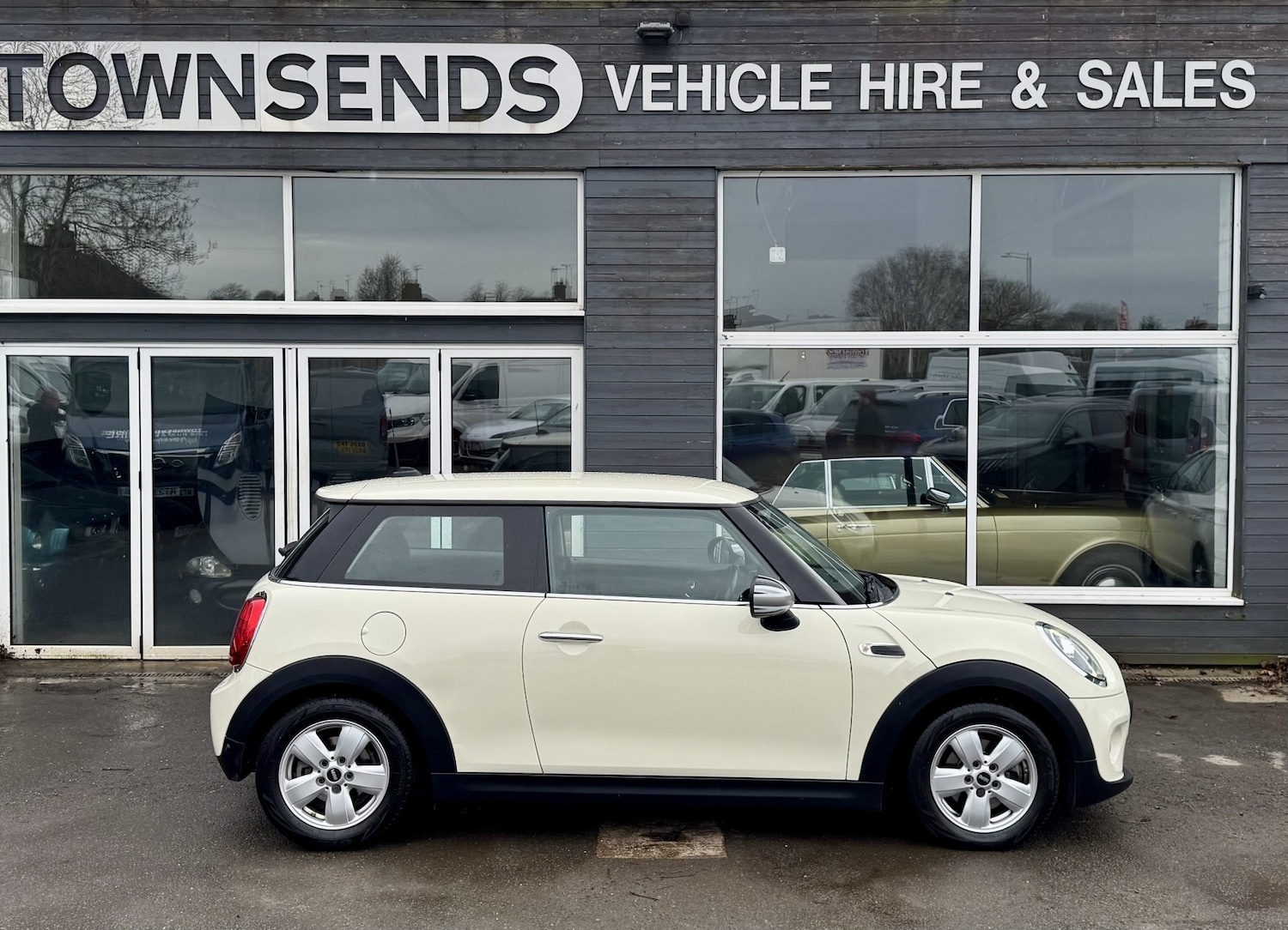 Used MINI Hatch 2019 for sale - 77915800: Photo 2
