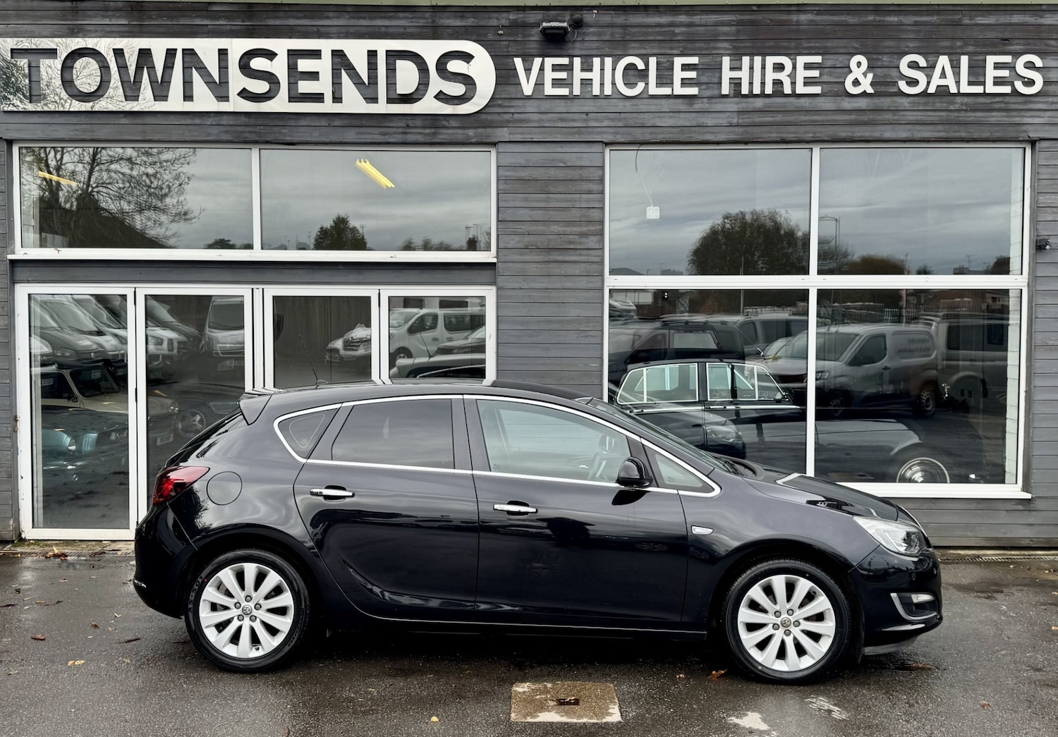 Used Vauxhall Astra 2012 for sale - 76383177: Photo 2