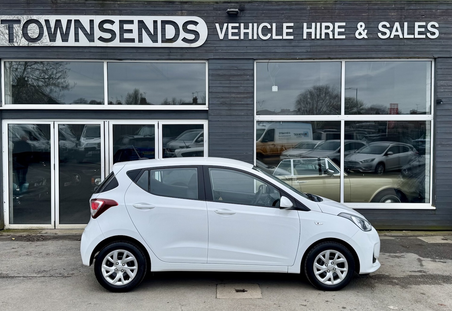 Used Hyundai i10 2018 for sale - 77733376: Photo 2