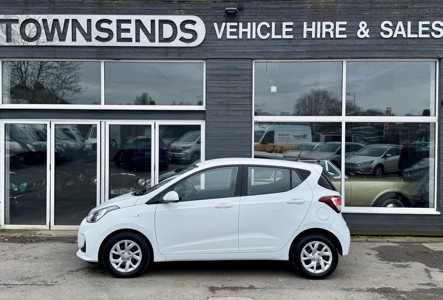 Used Hyundai i10 2018 for sale - 77733376: Photo 3