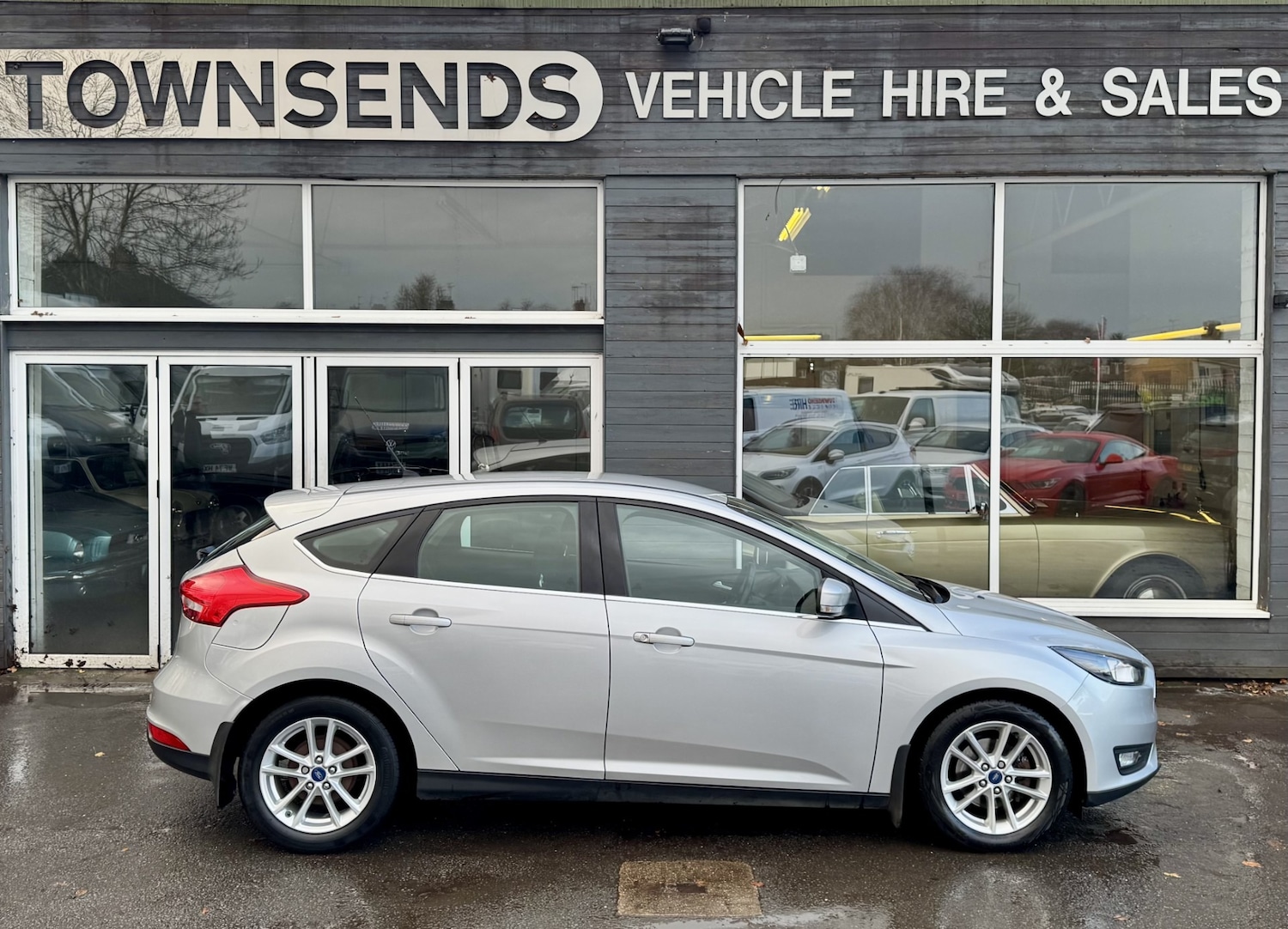 Used Ford Focus 2016 for sale - 76738352: Photo 2